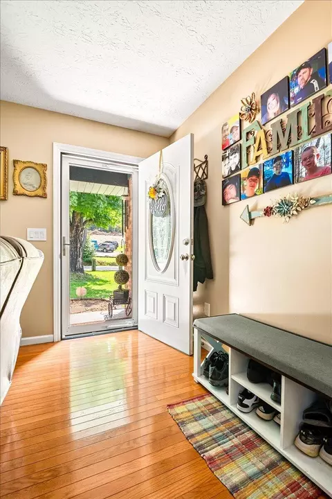 Entry Way - 1406 Oak Ridge Rd, Corbin, KY 40701 photo 1 of 7