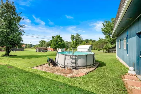 Exterior - 1406 Oak Ridge Rd, Corbin, KY 40701 photo 8 of 18