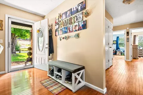 Entry Way - 1406 Oak Ridge Rd, Corbin, KY 40701 photo 5 of 7