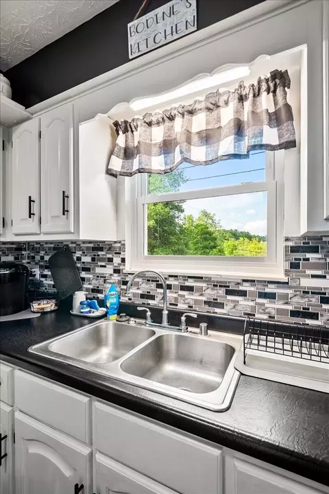 Kitchen - 1406 Oak Ridge Rd, Corbin, KY 40701 photo 5 of 5