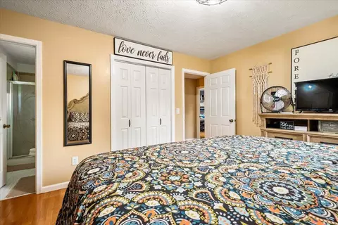 Bedroom - 1406 Oak Ridge Rd, Corbin, KY 40701 photo 5 of 8