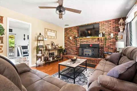 Living - 1406 Oak Ridge Rd, Corbin, KY 40701 photo 1 of 1