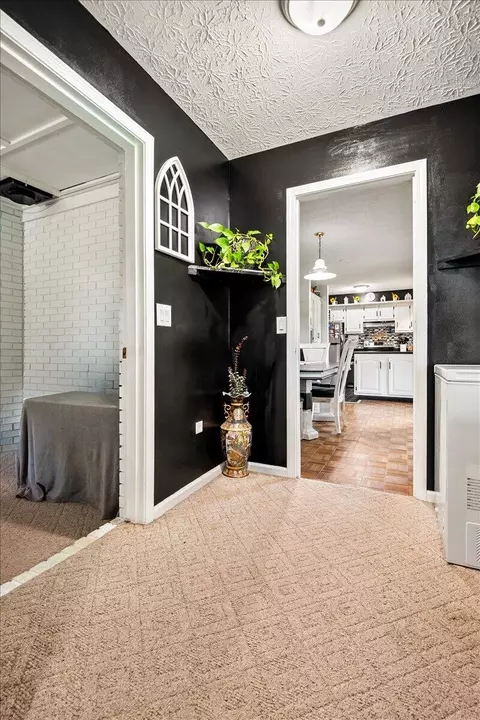 Entry Way - 1406 Oak Ridge Rd, Corbin, KY 40701 photo 3 of 7