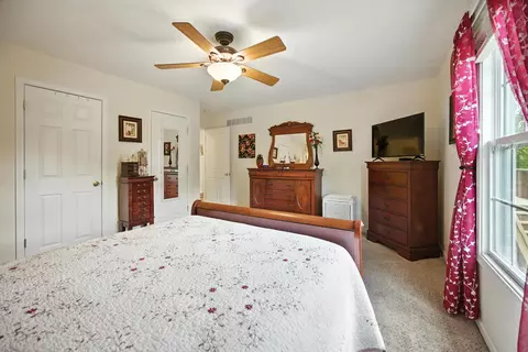Bedroom - 1166 Devane Ln, Frankfort, KY 40601 photo 2 of 4