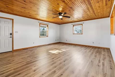 Living - 26 Stella Ln, Eubank, KY 42567 photo 4 of 5