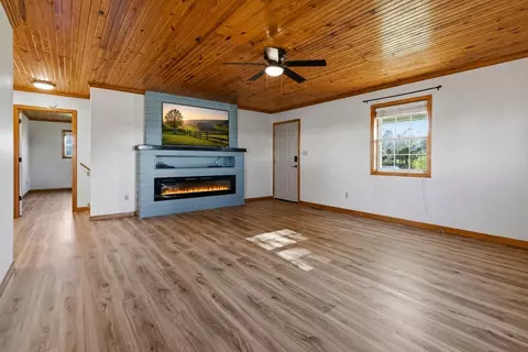 Living - 26 Stella Ln, Eubank, KY 42567 photo 1 of 5
