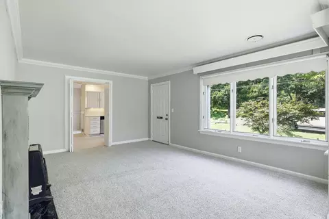 Living - 211 S 13th St, Murray, KY 42071 photo 3 of 6