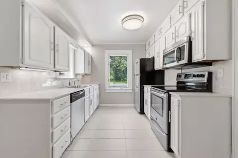 Kitchen - 211 S 13th St, Murray, KY 42071 photo 2 of 4