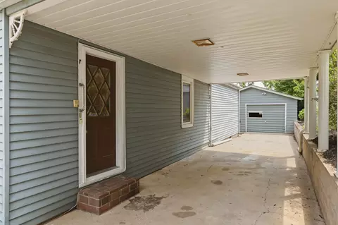 Exterior - 211 S 13th St, Murray, KY 42071 photo 10 of 11