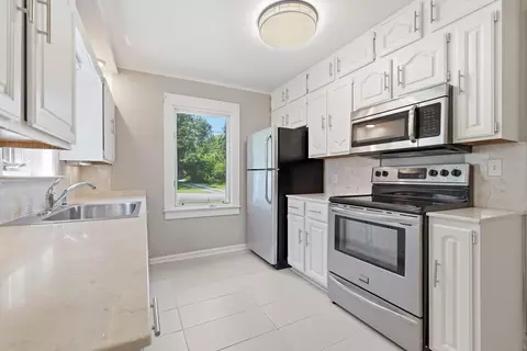 Kitchen - 211 S 13th St, Murray, KY 42071 photo 3 of 4