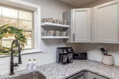 Kitchen - 5354 Muddy Ford Rd, Georgetown, KY 40324 photo 10 of 17