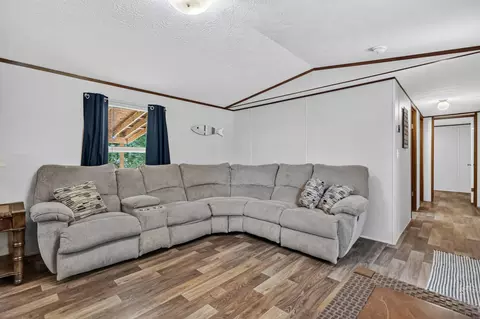 Living - 566 Cherokee Trl, Nancy, KY 42544 photo 2 of 2