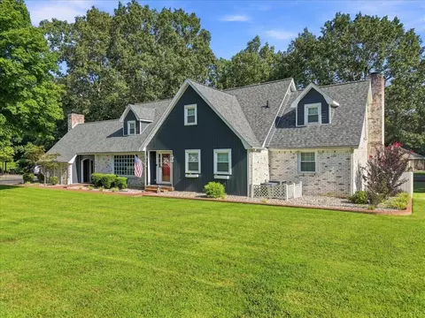 100 Kaywood Dr, Benton, KY 42025