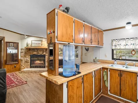 Kitchen - 631 Adams Rd, Corbin, KY 40701 photo 1 of 6