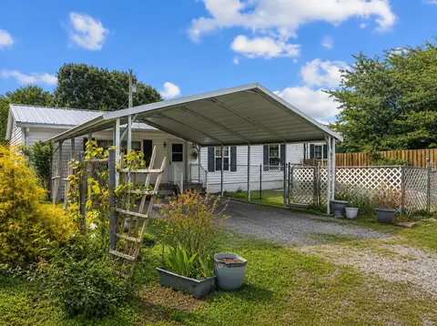 Exterior - 631 Adams Rd, Corbin, KY 40701 photo 2 of 10