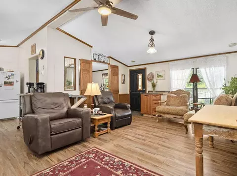 Living - 631 Adams Rd, Corbin, KY 40701 photo 2 of 4