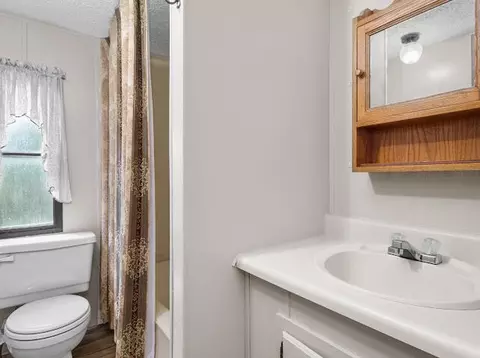 Bath - 631 Adams Rd, Corbin, KY 40701 photo 2 of 2