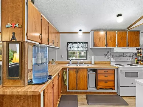 Kitchen - 631 Adams Rd, Corbin, KY 40701 photo 4 of 6