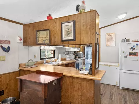 Kitchen - 631 Adams Rd, Corbin, KY 40701 photo 5 of 6