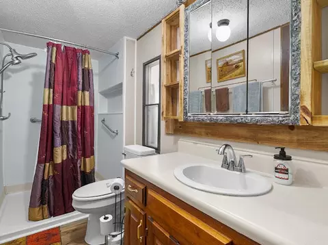 Bath - 631 Adams Rd, Corbin, KY 40701 photo 1 of 2