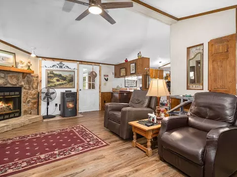 Living - 631 Adams Rd, Corbin, KY 40701 photo 3 of 4