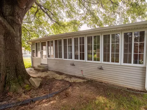 Exterior - 2202 Brookhaven Dr, Murray, KY 42071 photo 6 of 7