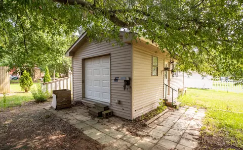 Exterior - 2202 Brookhaven Dr, Murray, KY 42071 photo 5 of 7