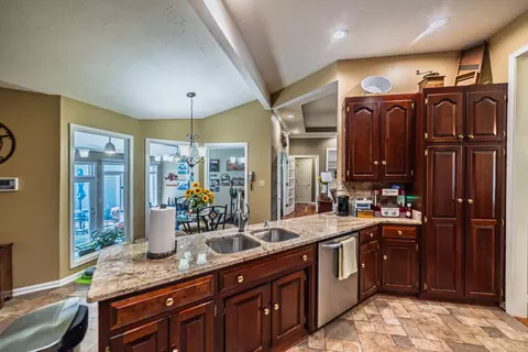Kitchen - 446 Carson Way, Paducah, KY 42003 photo 2 of 3