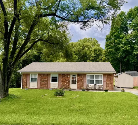 33 Meadowbrook Dr, Frankfort, KY 40601