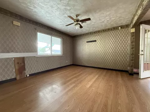 Living - 432 First St, Lynch, KY 40855 photo 1 of 2