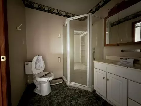 Bath - 432 First St, Lynch, KY 40855 photo 4 of 4