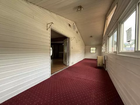 Entry Way - 432 First St, Lynch, KY 40855 photo 1 of 3
