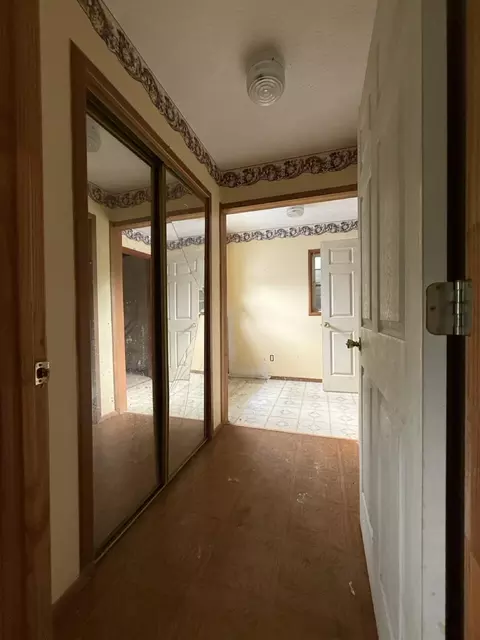 Entry Way - 432 First St, Lynch, KY 40855 photo 2 of 3