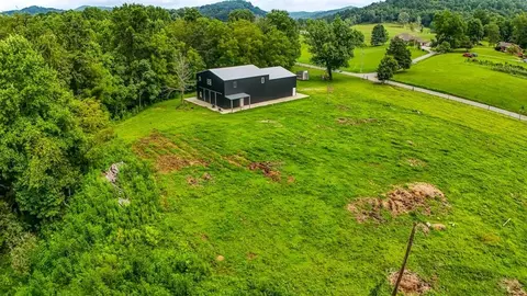 380 Swan Pond Rd, Barbourville, KY 40906