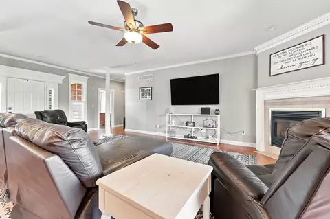 Living - 122 Squires Pointe Rd, Paris, KY 40361 photo 3 of 5