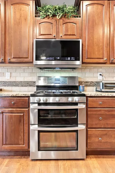 Kitchen - 122 Squires Pointe Rd, Paris, KY 40361 photo 8 of 9