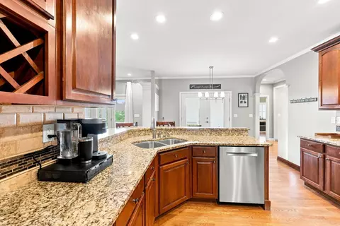 Kitchen - 122 Squires Pointe Rd, Paris, KY 40361 photo 5 of 9