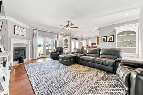 Living - 122 Squires Pointe Rd, Paris, KY 40361 photo 1 of 5