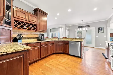 Kitchen - 122 Squires Pointe Rd, Paris, KY 40361 photo 2 of 9