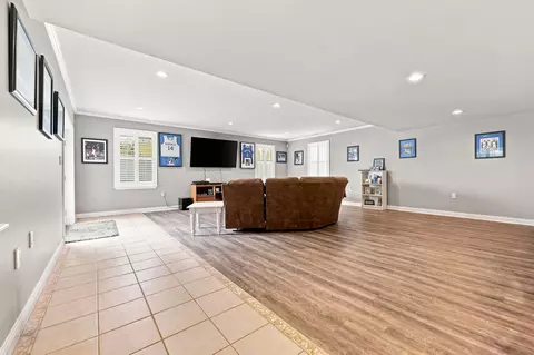 Living - 122 Squires Pointe Rd, Paris, KY 40361 photo 4 of 5