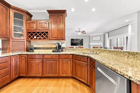 Kitchen - 122 Squires Pointe Rd, Paris, KY 40361 photo 3 of 9