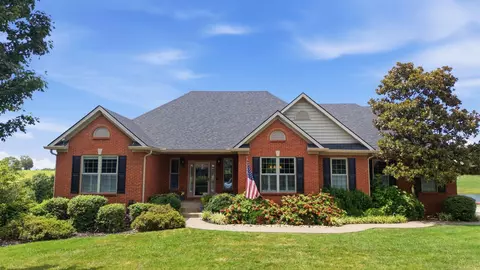 Exterior - 122 Squires Pointe Rd, Paris, KY 40361 photo 4 of 28