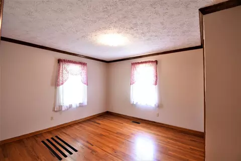 Bedroom - 1985 Sharkey Rd, Morehead, KY 40351 photo 2 of 2