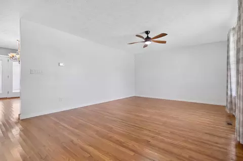 Living - 67 Johnson Ln, Corbin, KY 40701 photo 2 of 4