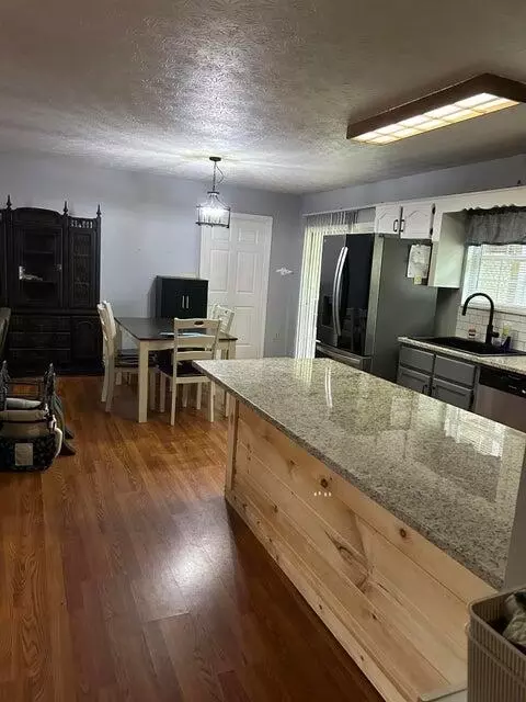 Kitchen - 39 Dustin Ln, Eubank, KY 42567 photo 2 of 2