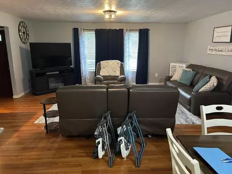 Living - 39 Dustin Ln, Eubank, KY 42567 photo 2 of 2