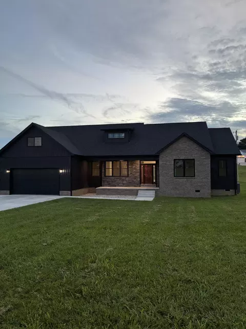 911 Milward Dr, Harrodsburg, KY 40330