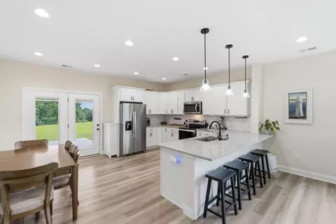 Kitchen - 181 Crossing View Dr, Berea, KY 40403 photo 2 of 5