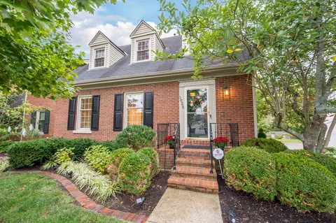 1025 Chinoe Rd, Lexington, KY 40502