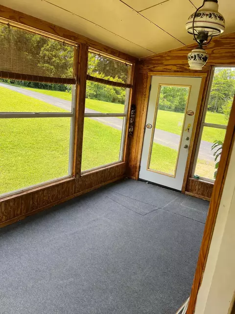Exterior - 520 Singing Hills Rd, Corbin, KY 40701 photo 10 of 15